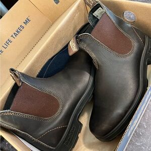 COPY - Blundstones women’s size 6